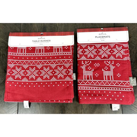 New Hallmark Christmas Table Runner & Set Of 4 Placemats Reindeer Snowflakes - Picture 1 of 11